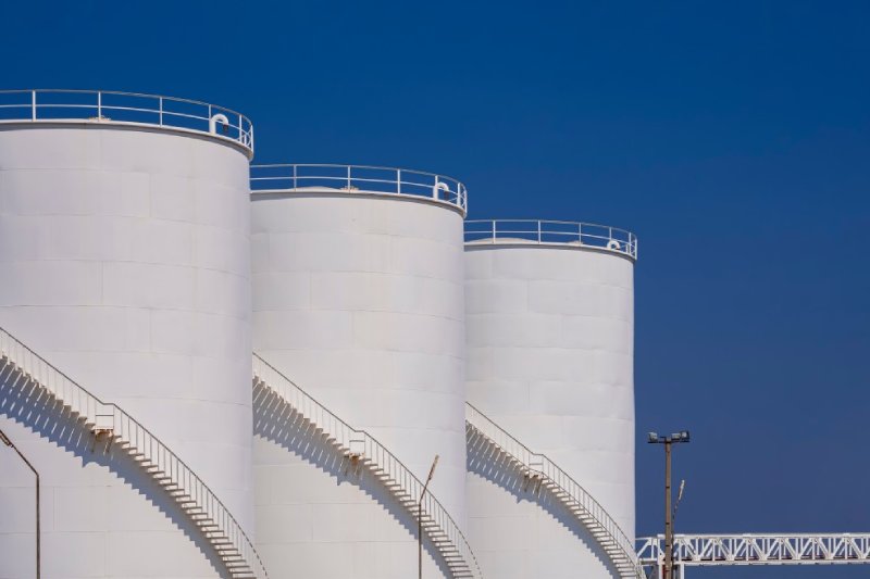 Texas oil and gas plant and refinery brokers